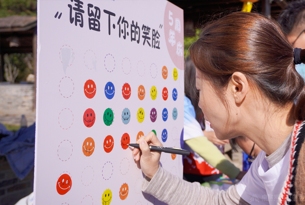 当年轻人开始 "拒绝表演"后，年会将被重新定义(17)